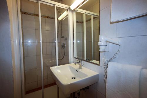 Kia Ora Hotel Restaurant – Wagrain, MN