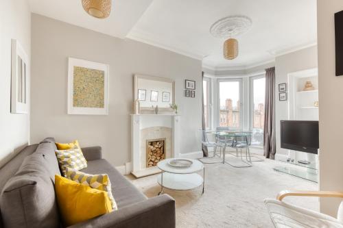 Bright West End Glasgow Apartment, , Glasgow