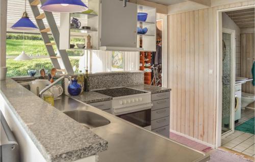  Amazing Home In Hundested With 3 Bedrooms, Sauna And Wifi in Hundested