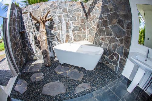 Bagno, Show Pony Ranchero Resort - Boutique Beach Hotel in Las Lajas