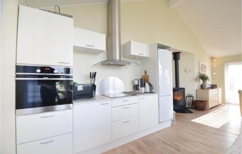  Nice Home In Ebeltoft With 3 Bedrooms, Sauna And Wifi in Øksenmølle