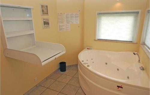 Μπάνιο, Awesome Home In Haderslev With 4 Bedrooms And Sauna in Χαντερσλεβ