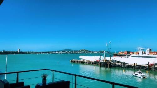 B&B Auckland - All New Lux Panoramic Sea-view Penthouse on Princes Wharf! The Heart of Auckland CBD! Free Parking! - Bed and Breakfast Auckland
