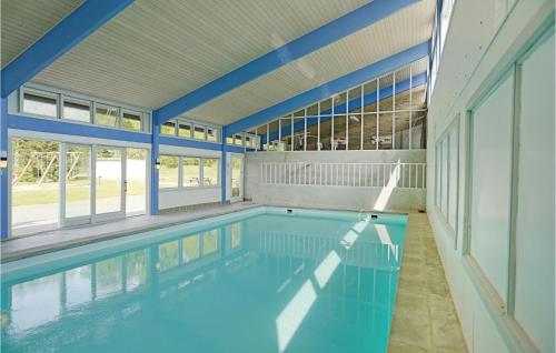 Swimming pool, Pet Friendly Apartment In Nex With Wifi in Snogebaek