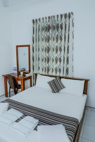 Deluxe Double Room image 7