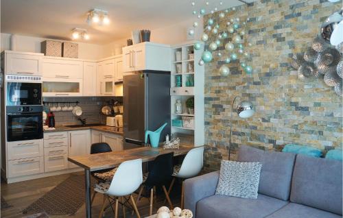  Awesome apartment in Balatonlelle w/ Outdoor swimming pool, WiFi and 1 Bedrooms in Balatonlelle