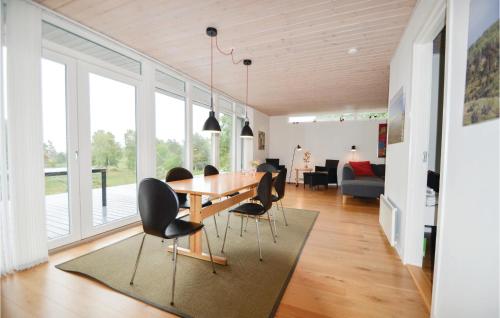  4 Bedroom Stunning Home In Knebel in Knebel