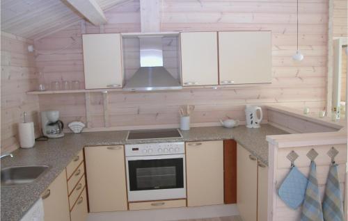 Kitchen, Holiday Home Elsdyrstien in Idestrup