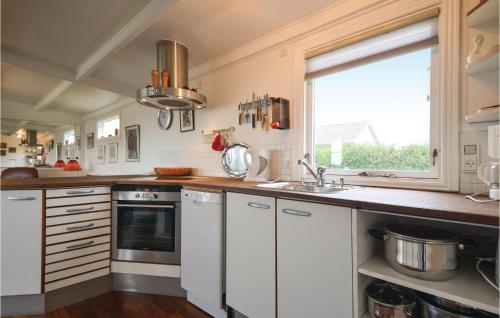 Kitchen, Three-Bedroom Holiday Home In Ebeltoft in Holme
