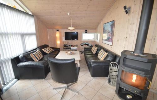 Awesome Home In Lkken With 4 Bedrooms, Sauna And Wifi in Lokken
