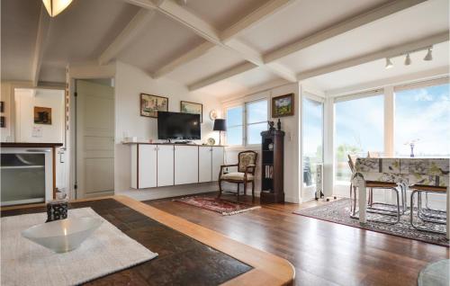 Kitchen, Three-Bedroom Holiday Home In Ebeltoft in Holme