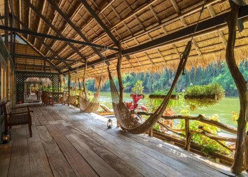 Terrazzo/balcone, River Kwai Jungle Rafts Resort in Kanchanaburi