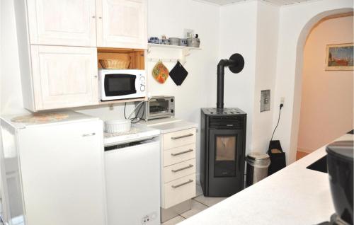 Kitchen, Apartment Nr Landevej Sydals Vi in Traenge