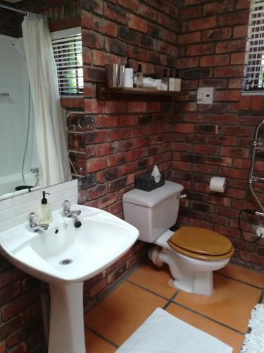 Double or Twin Room with Mountain View image 8