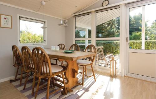 Beautiful Home In Asns With Kitchen