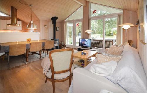 Three-Bedroom Holiday Home In Lundby in Lundby