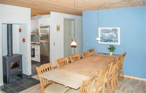 Κουζίνα, Awesome Home In Vggerlse With 6 Bedrooms, Sauna And Indoor Swimming Pool in Βέγκερλος