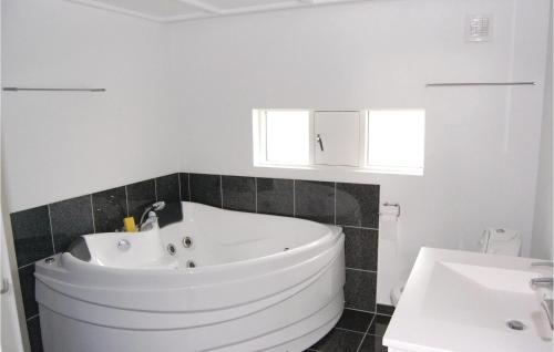  Nice Home In Stege With 4 Bedrooms, Sauna And Wifi in Stege