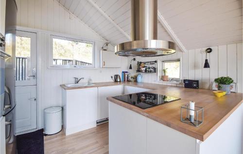 Kitchen, Three-Bedroom Holiday Home In Silkeborg in Silkeborg