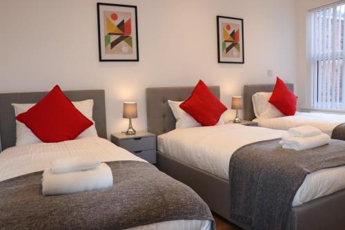 Modern Newgate Apartments - Convenient Location, Close to All Local Amenities - Standon