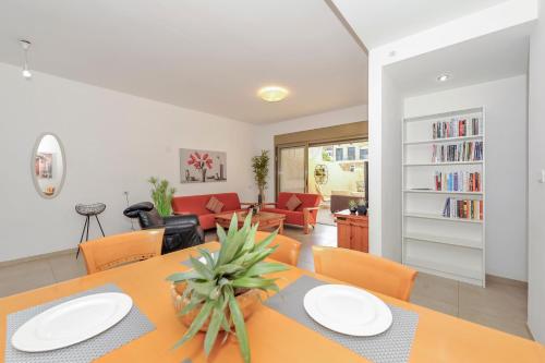 Family-Friendly Apartment in Zichron Yaakov