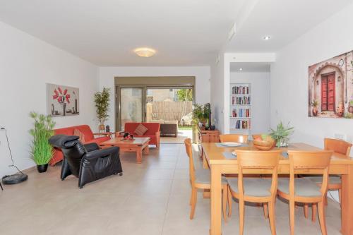 Family-Friendly Apartment in Zichron Yaakov