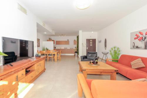 Family-Friendly Apartment in Zichron Yaakov