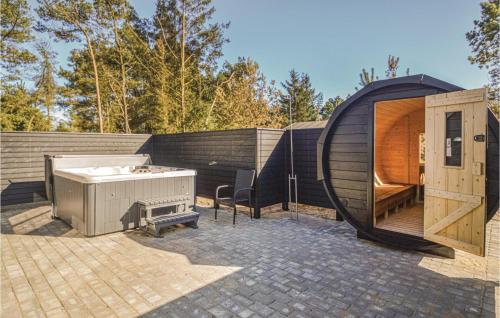 Näkymä ulkoa, Amazing Home In Blavand With Sauna in Oksby