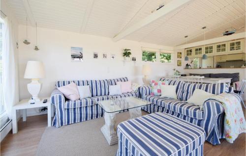  3 Bedroom Cozy Home In Juelsminde in Juelsminde