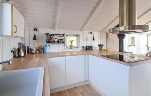 Kitchen, Three-Bedroom Holiday Home In Silkeborg in Silkeborg