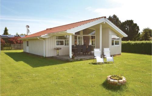  Beautiful Home In Bog By With 3 Bedrooms, Sauna And Wifi in Bogø By