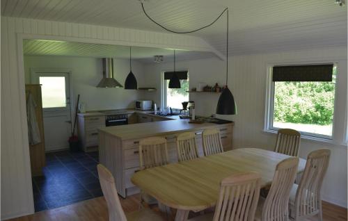Stunning Home In Vggerlse With 4 Bedrooms And Wifi in Vaeggerlose