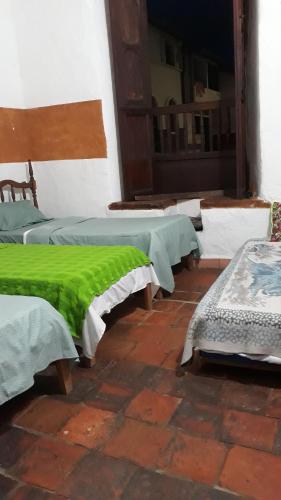 4 twin beds
