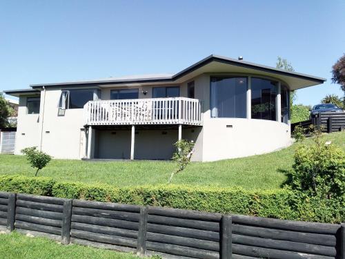 Super Sunny Holiday Home - Richmond