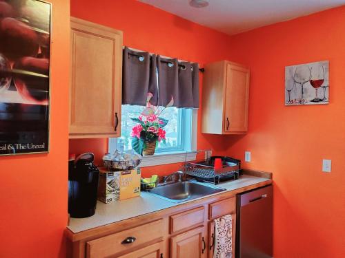 廚房, Fearlessrose vacation Rental 89 in 羅克科爾 (CT)