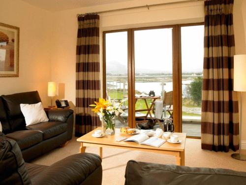 Food and beverages, Golden's Cove Apartments at Sneem Hotel in Parknasilla