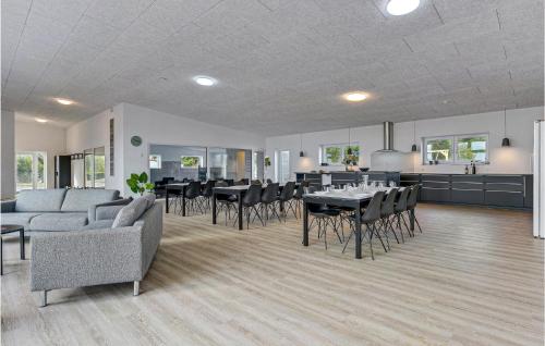 Restaurant, 12 Bedroom Nice Home In Haderslev in Arosund