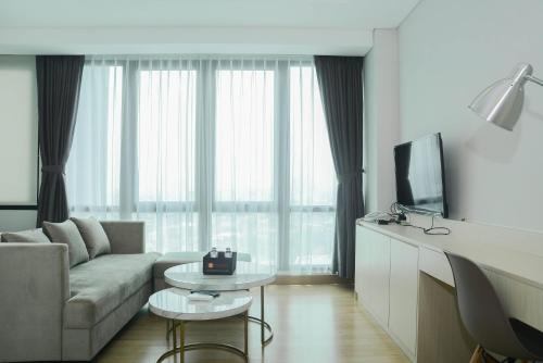 Comfortable Studio Room at Capitol Suites Apartment By Travelio, Yakarta (foto 3)
