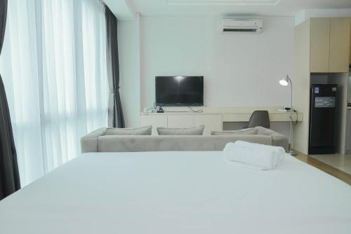 Comfortable Studio Room at Capitol Suites Apartment By Travelio, Yakarta (foto 2)