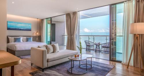 M HOTEL DANANG VỚI HỒ BƠI NGOÀI TRỜI VÀ KHU VỰC TẮM NẮNG THOÁNG ĐÃNG
