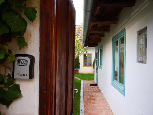 ทางเข้า, Tettyei Házikó (Tettyei Haziko) in เตตเย