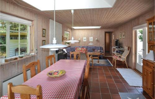  Three-Bedroom Holiday Home In Orsted in Ørsted