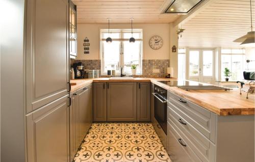 Cocina, Three-Bedroom Holiday Home In Nyborg in Nyborg