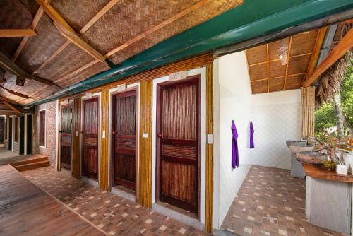 Double Room with Shared Bathroom image 4