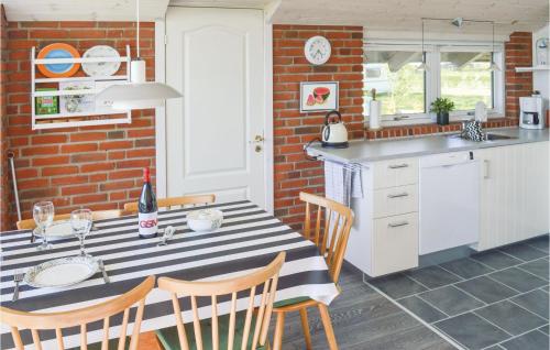 Stunning Home In Hadsund With Kitchen