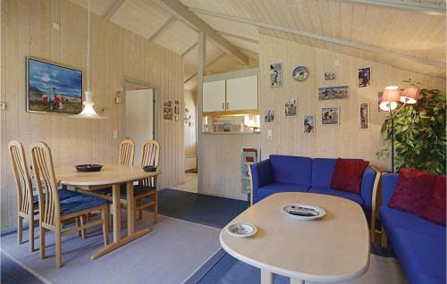  2 Bedroom Lovely Home In Nexø in Snogebæk