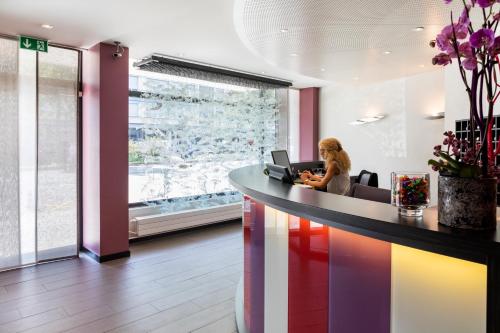 Les Nations Hotel - image 2