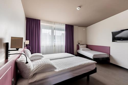 Les Nations Hotel - image 3
