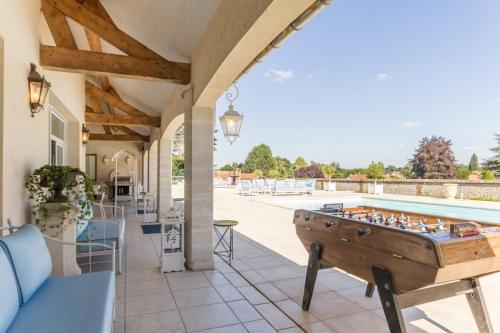 Grande villa d'exception en Normandie tennis, piscine, jacuzzi, salle de fitness in Connelles