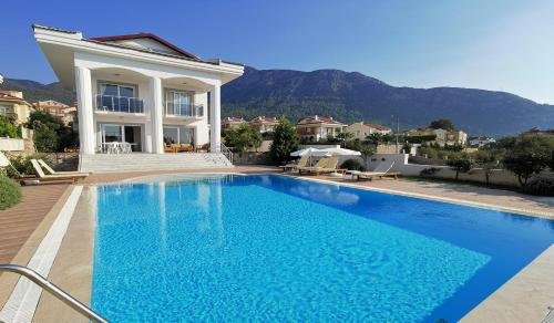  4 BEDROOM LUXURY VILLA DIAMOND, Pension in Fethiye bei Fethiye